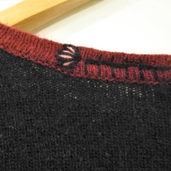 VINTAGE 1990's Lambswool Embroidered Cardigan - Picture 6 of 10